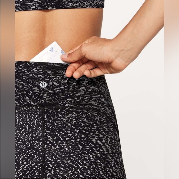 Lululemon Train Times 7/8 Pant 25" in Soundwave White Black / Black Size 6 - Picture 4 of 9